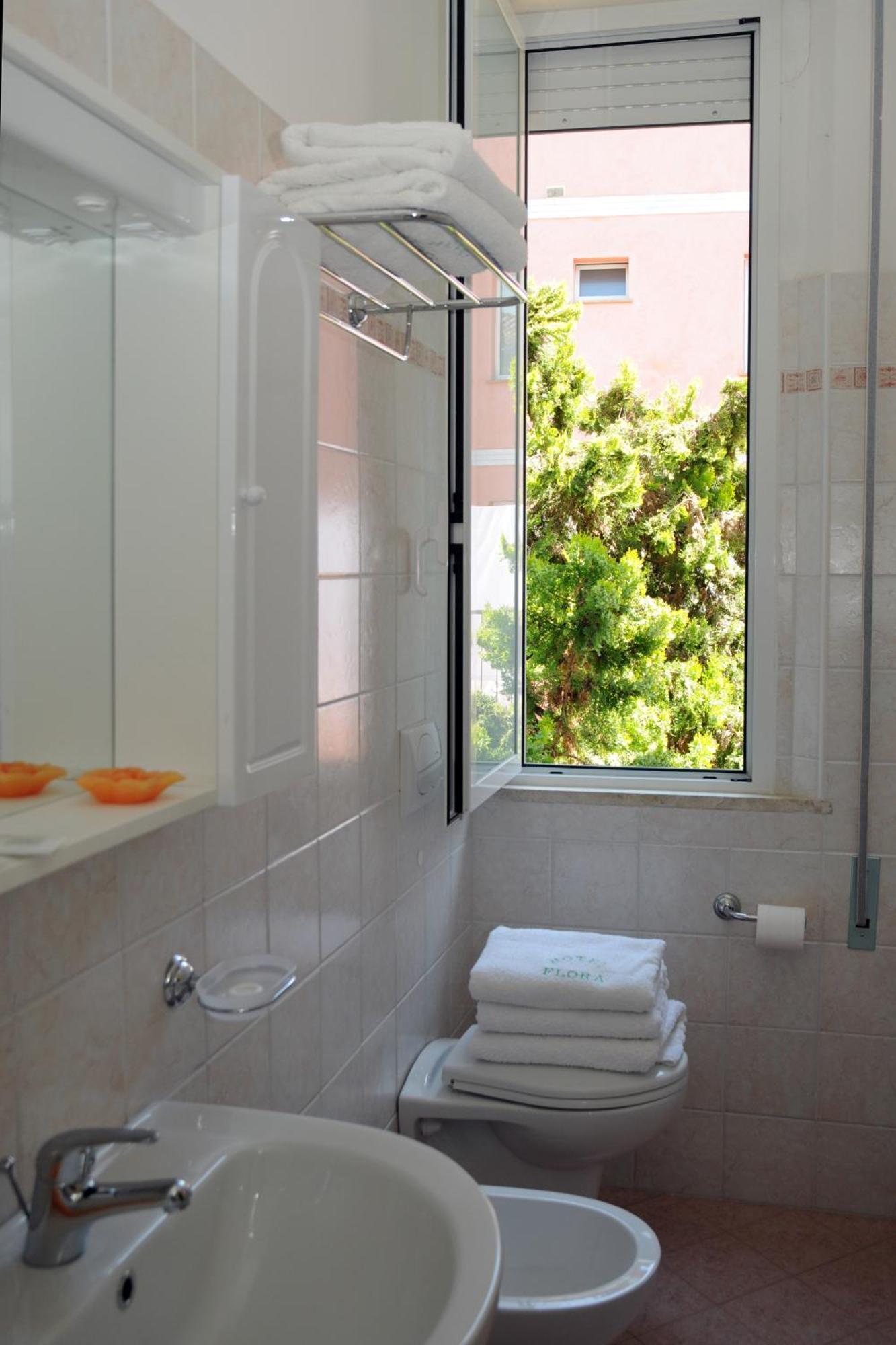 Hotel Flora Bellaria-Igea Marina Exterior photo