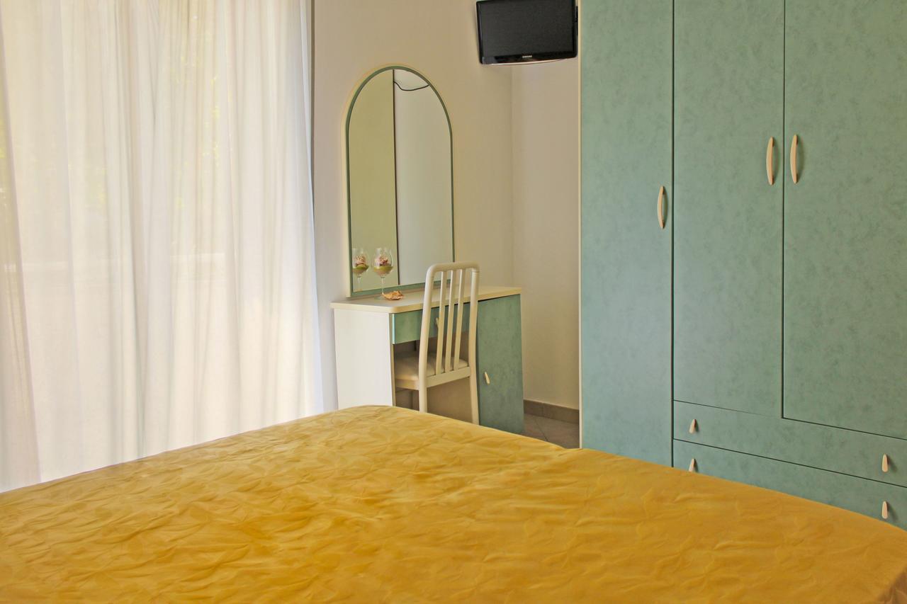Hotel Flora Bellaria-Igea Marina Exterior photo