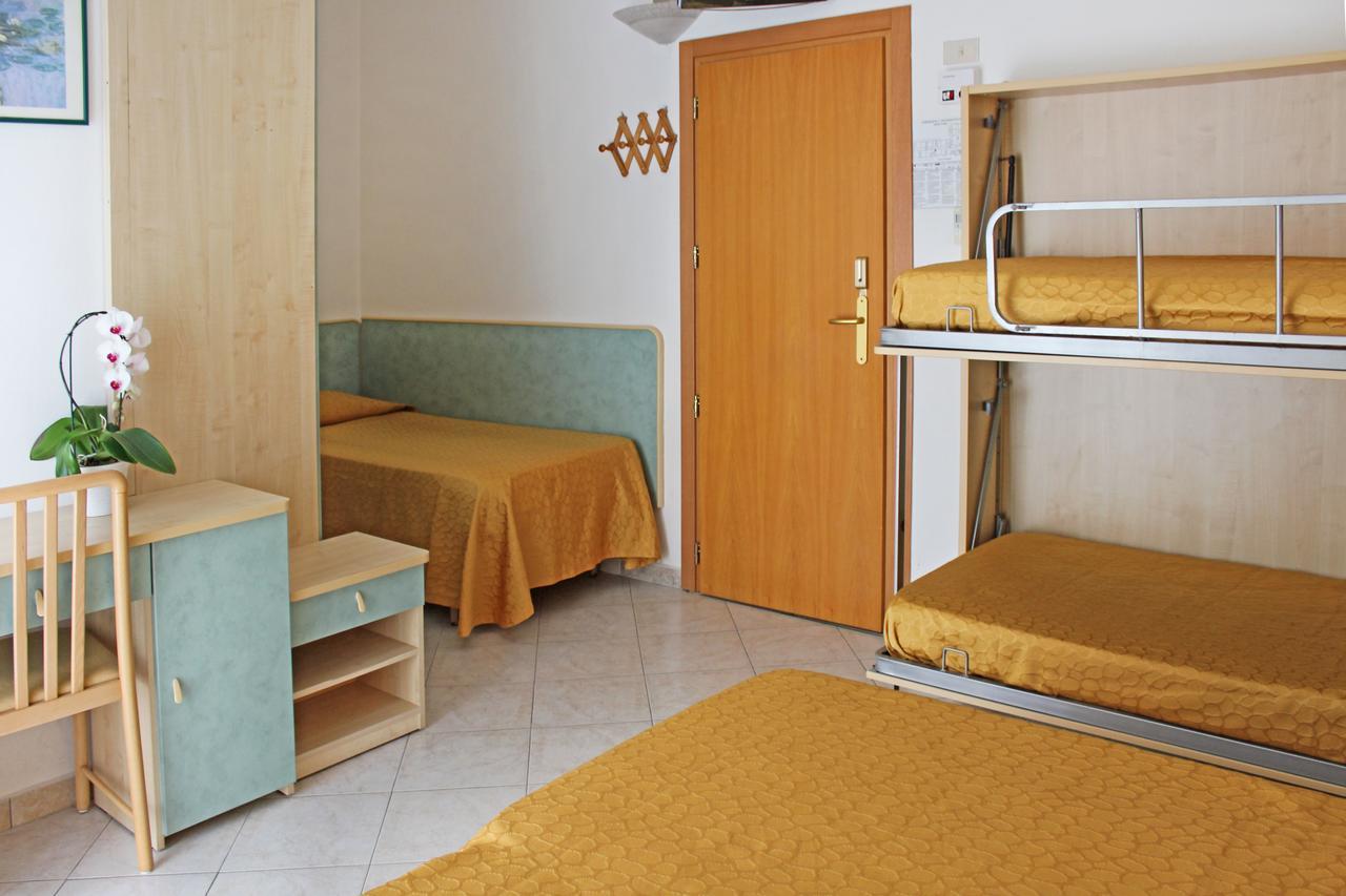 Hotel Flora Bellaria-Igea Marina Exterior photo